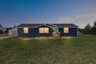 1566 56th St, Fennville, MI 49408