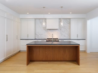 100 Linden St Unit 203, Wellesley, MA 02482