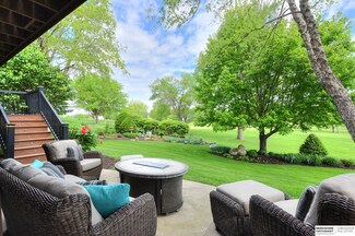 810 Bailey Dr, Papillion, NE 68046