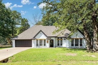 105 Royalwood Dr, Enchanted Oaks, TX 75156