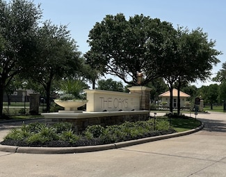 6327 Redfish Reef Dr, Beach City, TX 77523