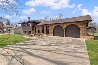 440 Charles Ct, South Elgin, IL 60177