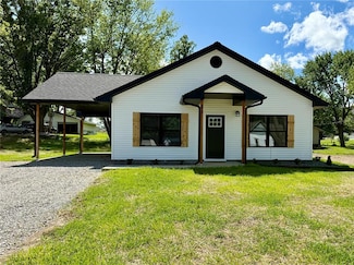 812 Main St, New London, MO 63459