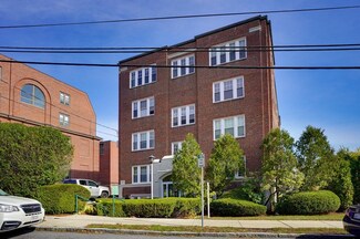 21 Bradlee Rd Unit 32, Medford, MA 02155