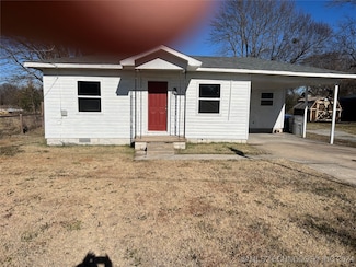 558 W Clay Ave, Chouteau, OK 74337
