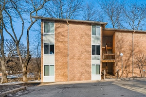 5811 Oakwood Dr Unit C, Lisle, IL 60532