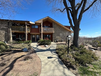 1617 Dover Dr Unit 15, Waukesha, WI 53186
