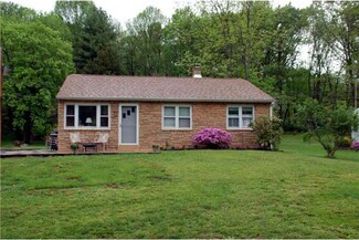11 Mary Jane St, Schwenksville, PA 19473