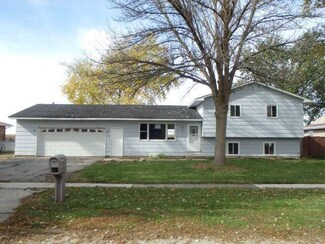 405 N Pine St, Waterman, IL 60556
