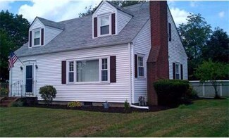 31 Meadow Ln, Acushnet, MA 02743