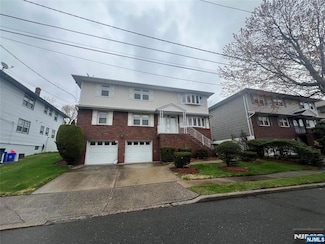 390 Mayer Ct, Ridgefield, NJ 07657