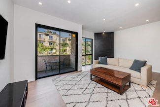 2307 Fox Hills Dr Unit 203, Los Angeles, CA 90064