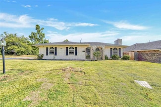 5725 NW Cedarwood Dr, Lawton, OK 73505