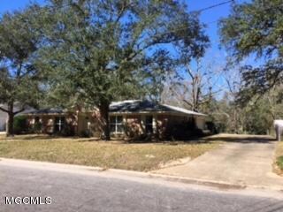 3931 Riverwood Dr, Moss Point, MS 39563