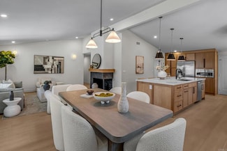 20850 Collins St, Woodland Hills, CA 91367