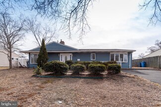 56 Orangewood Dr, Levittown, PA 19057