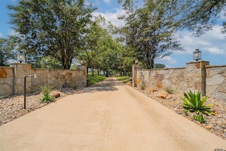 15698 N Peninsula Rd, Whitehouse, TX 75791