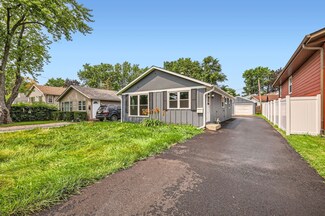 222 E Pineview Dr, Round Lake Park, IL 60073