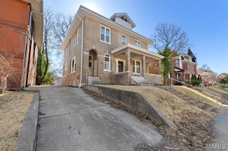 4 Lewis Place, Saint Louis, MO 63113