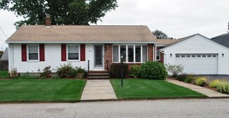 92 Clark Ave, Cranston, RI 02920