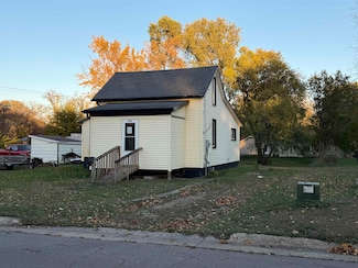 708 S 10th St, Estherville, IA 51334