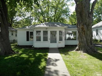 696 Olive St, Galesburg, IL 61401