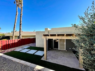 3067 Sunflower Cir E, Palm Springs, CA 92262