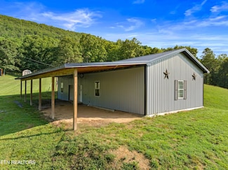 823 Fishers Creek Rd, Rogersville, TN 37857