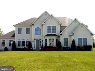 32 Saddleview Dr, Royersford, PA 19468