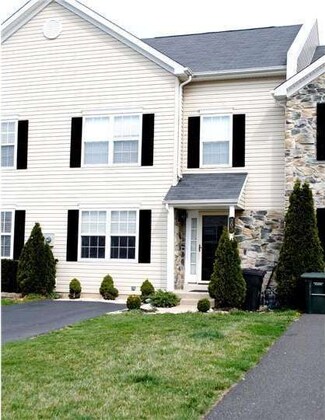 203 Windsor Ct, Richlandtown, PA 18955