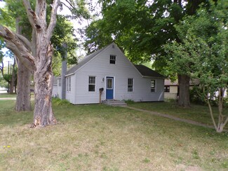 201 Dewey St, Dowagiac, MI 49047