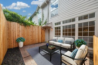4422 Castle Court Place, Houston, TX 77006