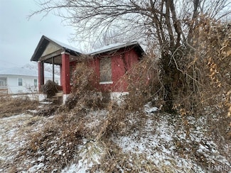 653 N 37th St, East Saint Louis, IL 62205