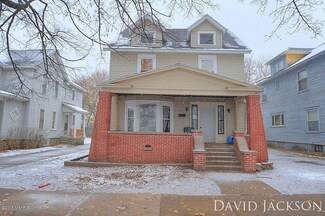 945 Chatham St NW, Grand Rapids, MI 49504
