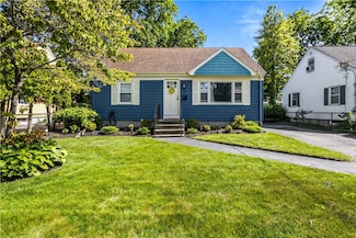 77 Thurston St, Riverside, RI 02915