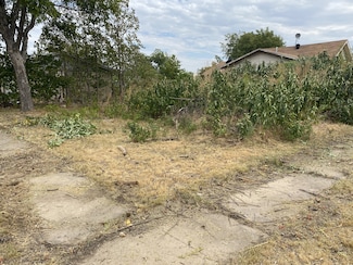 217 W 3rd St, Coleman, TX 76834