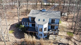 588 Hallowood Dr, East Stroudsburg, PA 18302