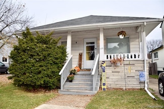 722 Kings Hwy, Wyandotte, MI 48192