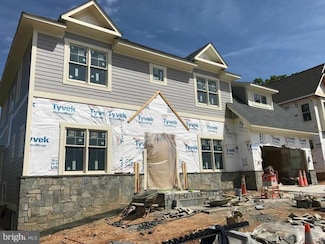 5731 28th St N, Arlington, VA 22207