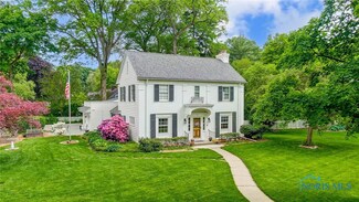 3 Canterbury Ct, Ottawa Hills, OH 43606