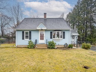 33 Woodside Dr, Agawam, MA 01001