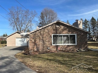 2510 S Outer Dr, Saginaw, MI 48601