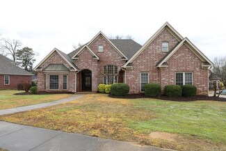 2812 Cypress Point Dr, Benton, AR 72019