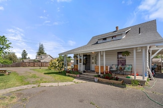 2772 Merriman Rd, Medford, OR 97501