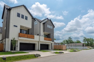 2704 Cochran St, Houston, TX 77009
