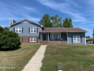 2600 Northwoods Dr, Jacksonville, NC 28540