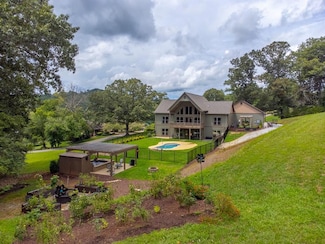 1180 Porter Creek Dr, Franklin, NC 28734