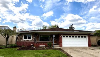 33773 Somerset Dr, Sterling Heights, MI 48312