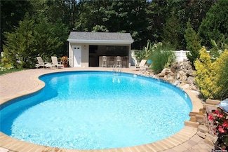 355 Windjammer Dr, Southold, NY 11971