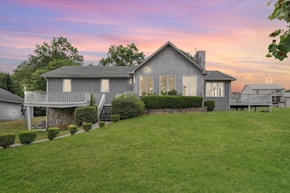205 Park Shore Cir, Moneta, VA 24121
